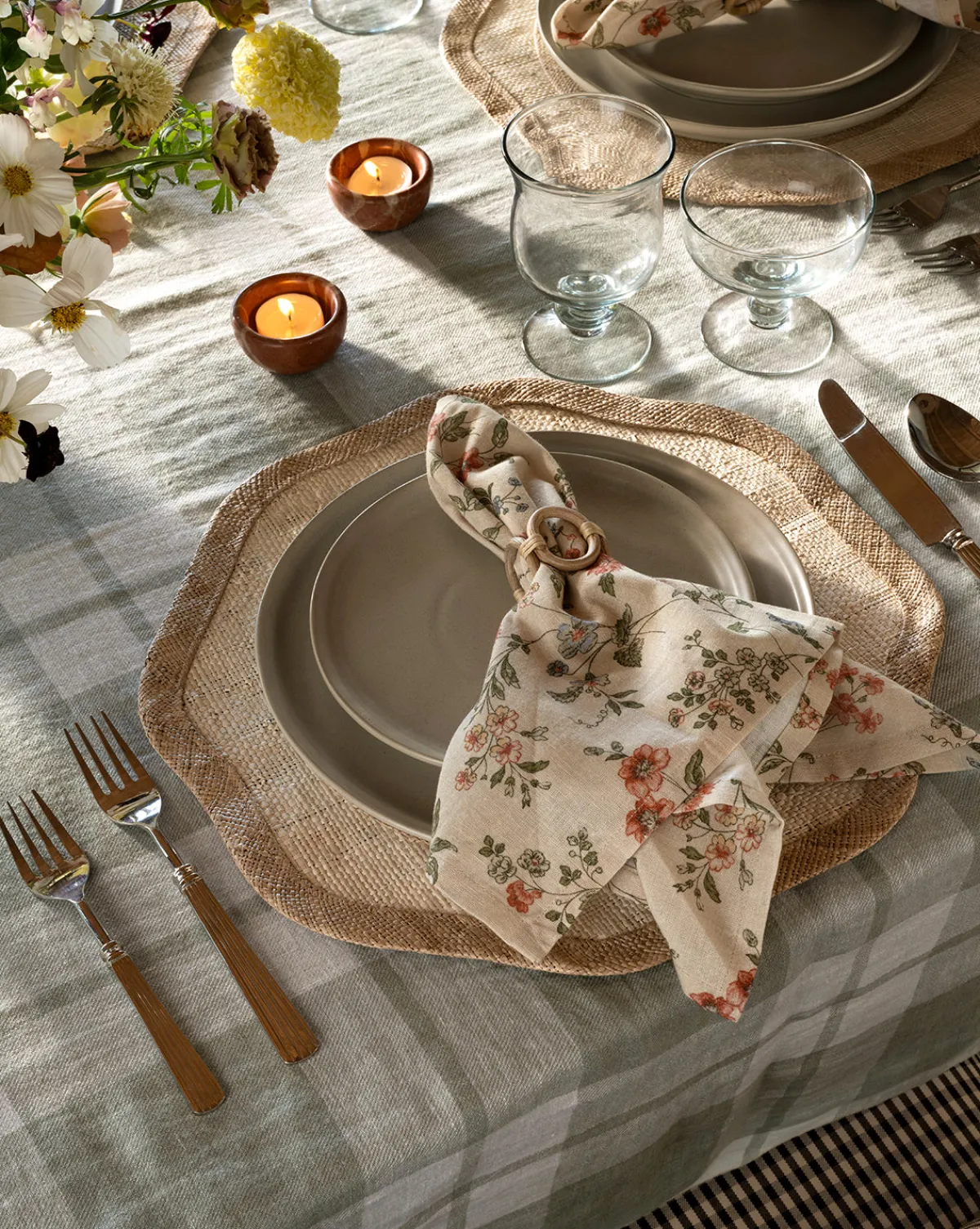 Aiden Soft Gray Side Plate|Highland Hot