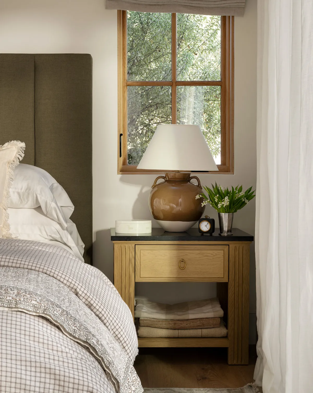 Ambrose Nightstand|YANG CHENG WOODEN INDUSTRIES INTERNATIONAL (VIETNAM) CO LTD