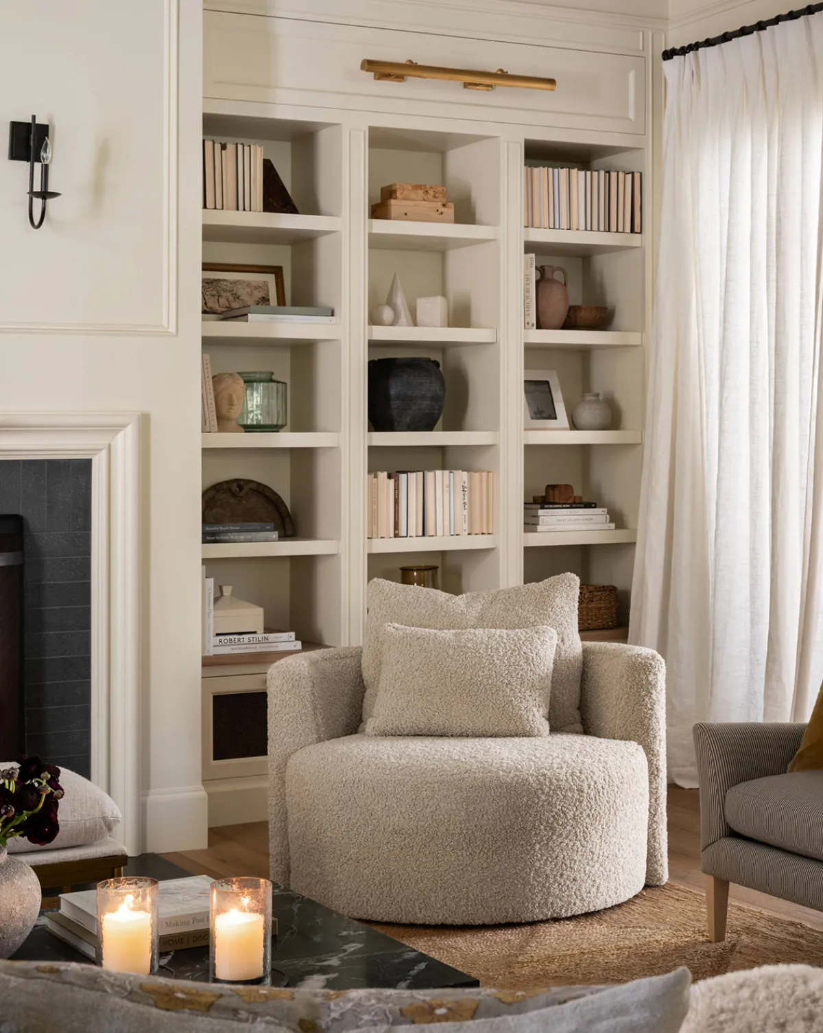 Banbury Swivel Chair|Rowe Fine Furniture, Inc. Best