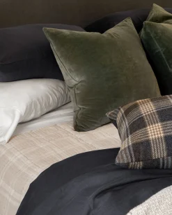 Bellevue Velvet Pillow Cover|Narayan Industries Global Limited Clearance