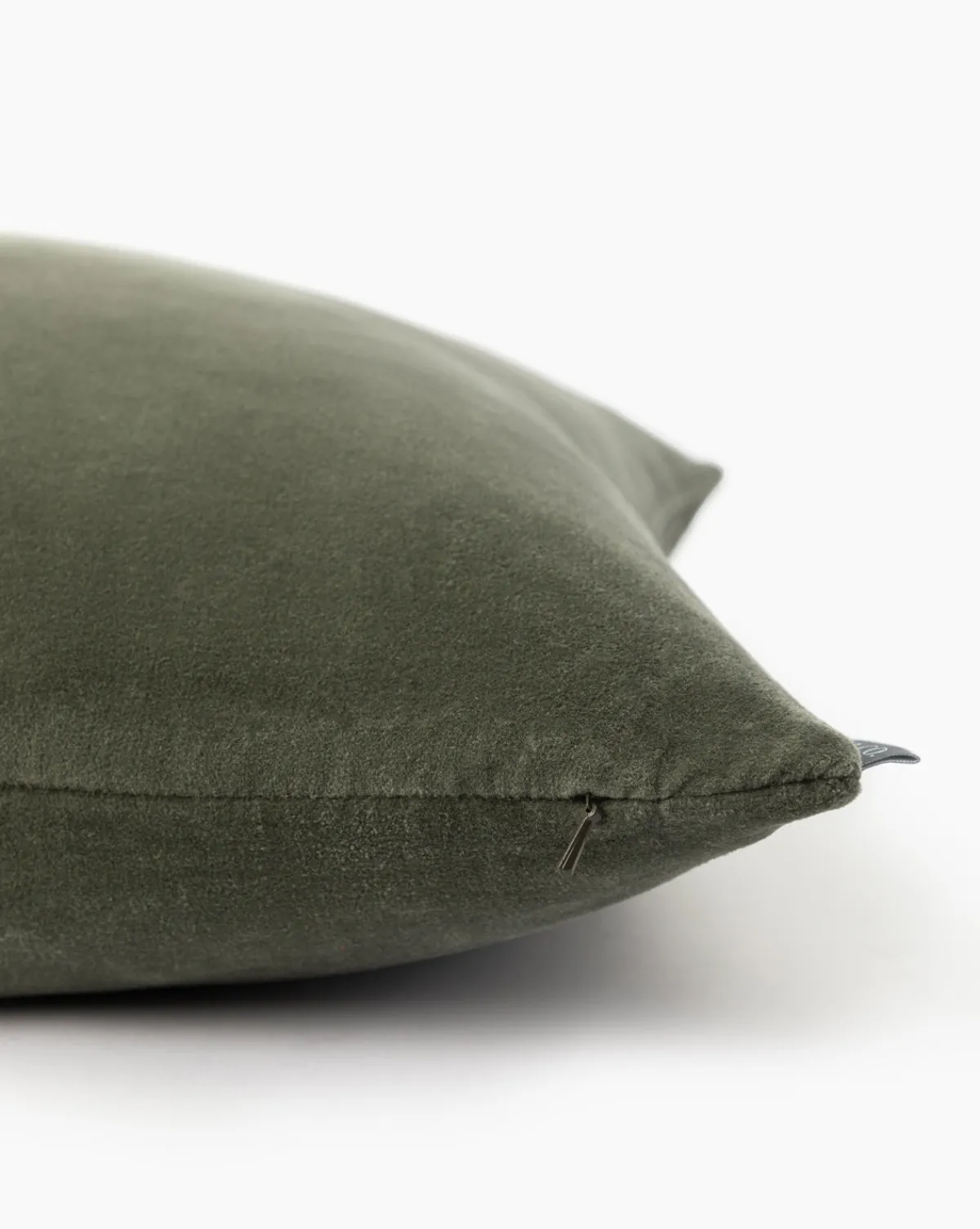 Bellevue Velvet Pillow Cover|Narayan Industries Global Limited Clearance