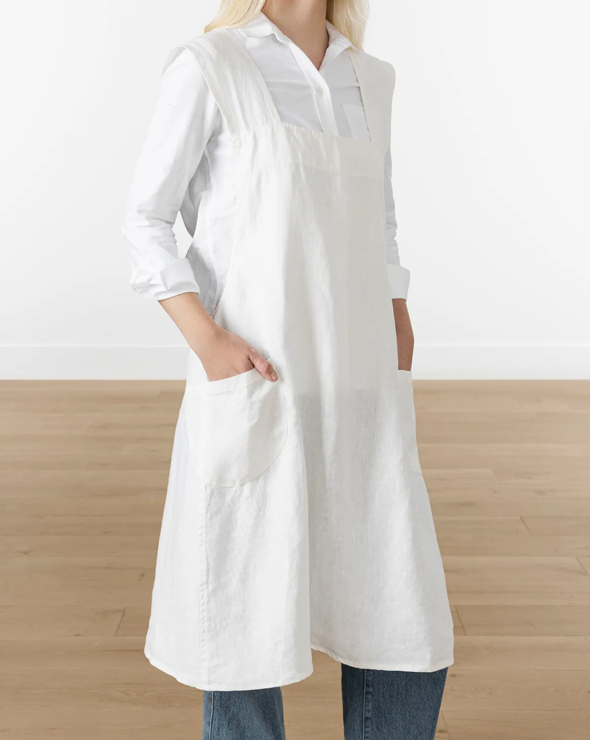 Criss-Cross Back Apron|SARO LIFESTYLE Online