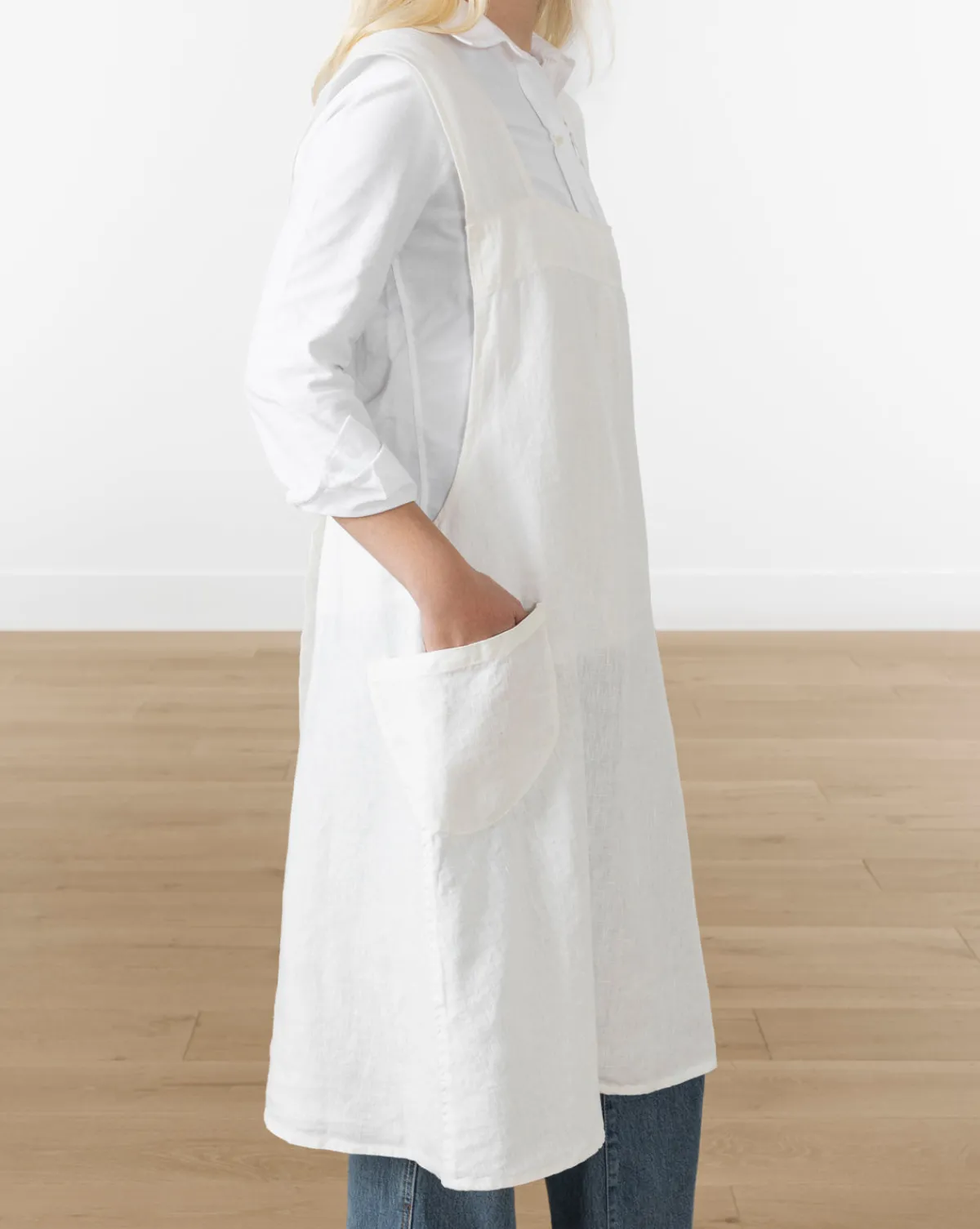 Criss-Cross Back Apron|SARO LIFESTYLE Online