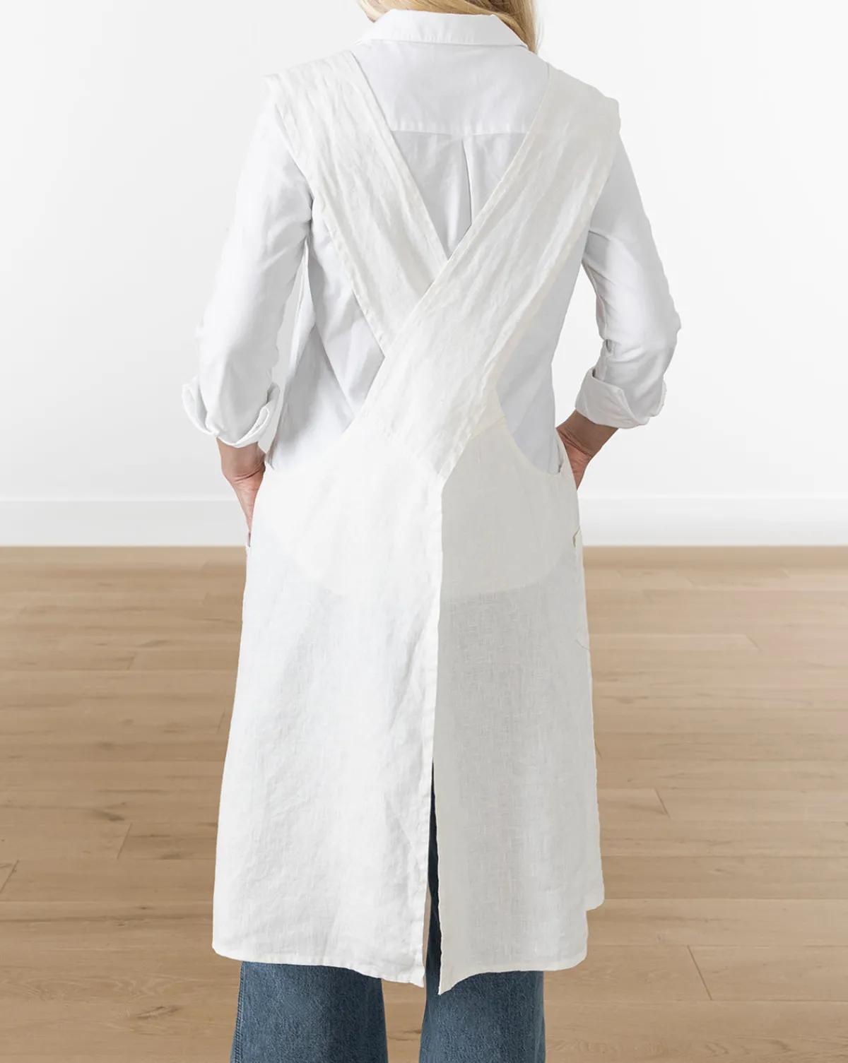 Criss-Cross Back Apron|SARO LIFESTYLE Online