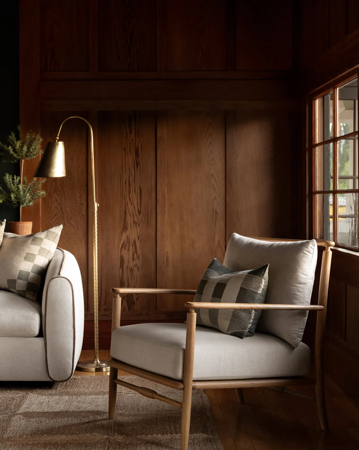 Fenwick Lounge Chair|ROYAL FURNITURE TRADING & PRODUCTION CO., LTD New