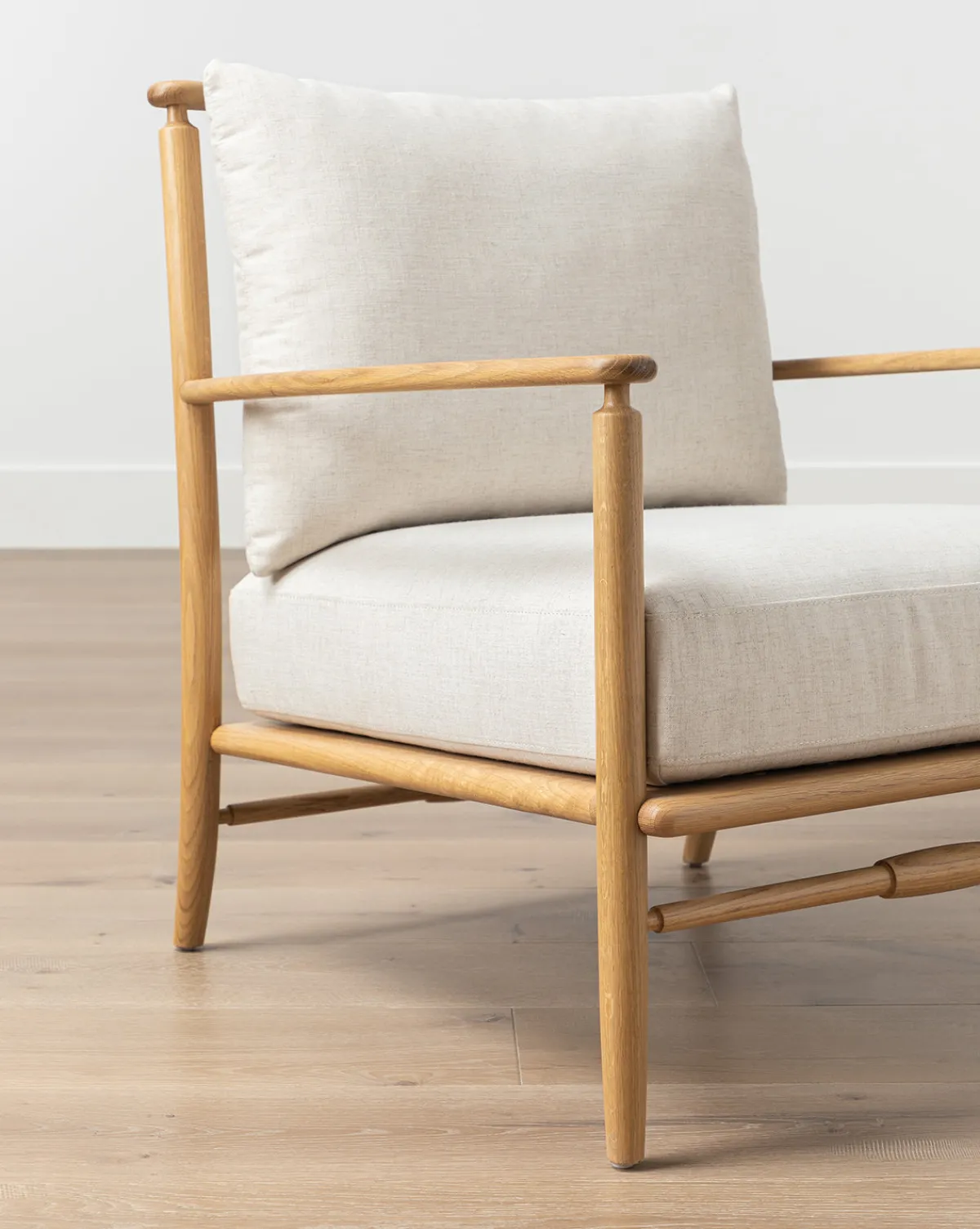 Fenwick Lounge Chair|ROYAL FURNITURE TRADING & PRODUCTION CO., LTD New