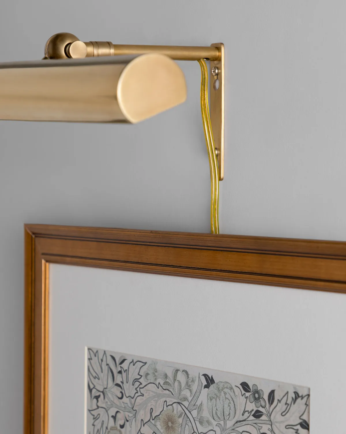 Frame Makers Plug-In Picture Light|Visual Comfort & Co. Signature Hot