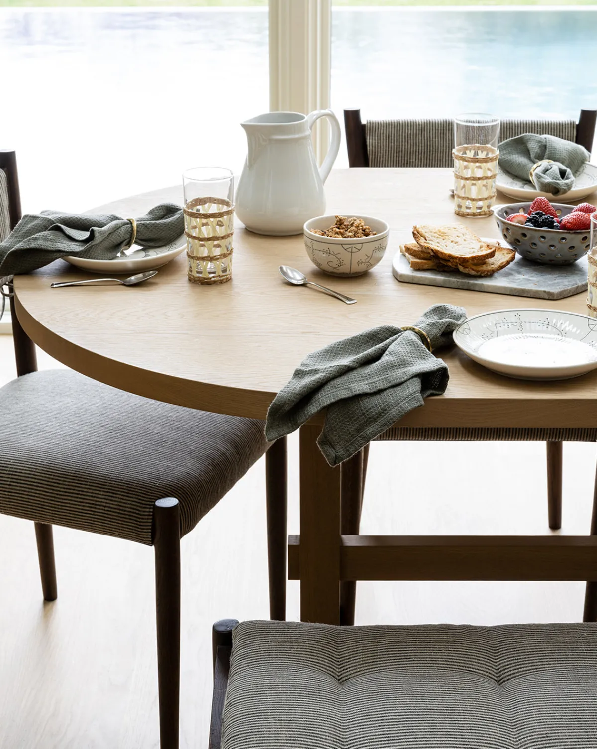 Giselle Oval Dining Table|Makerspalm Hot