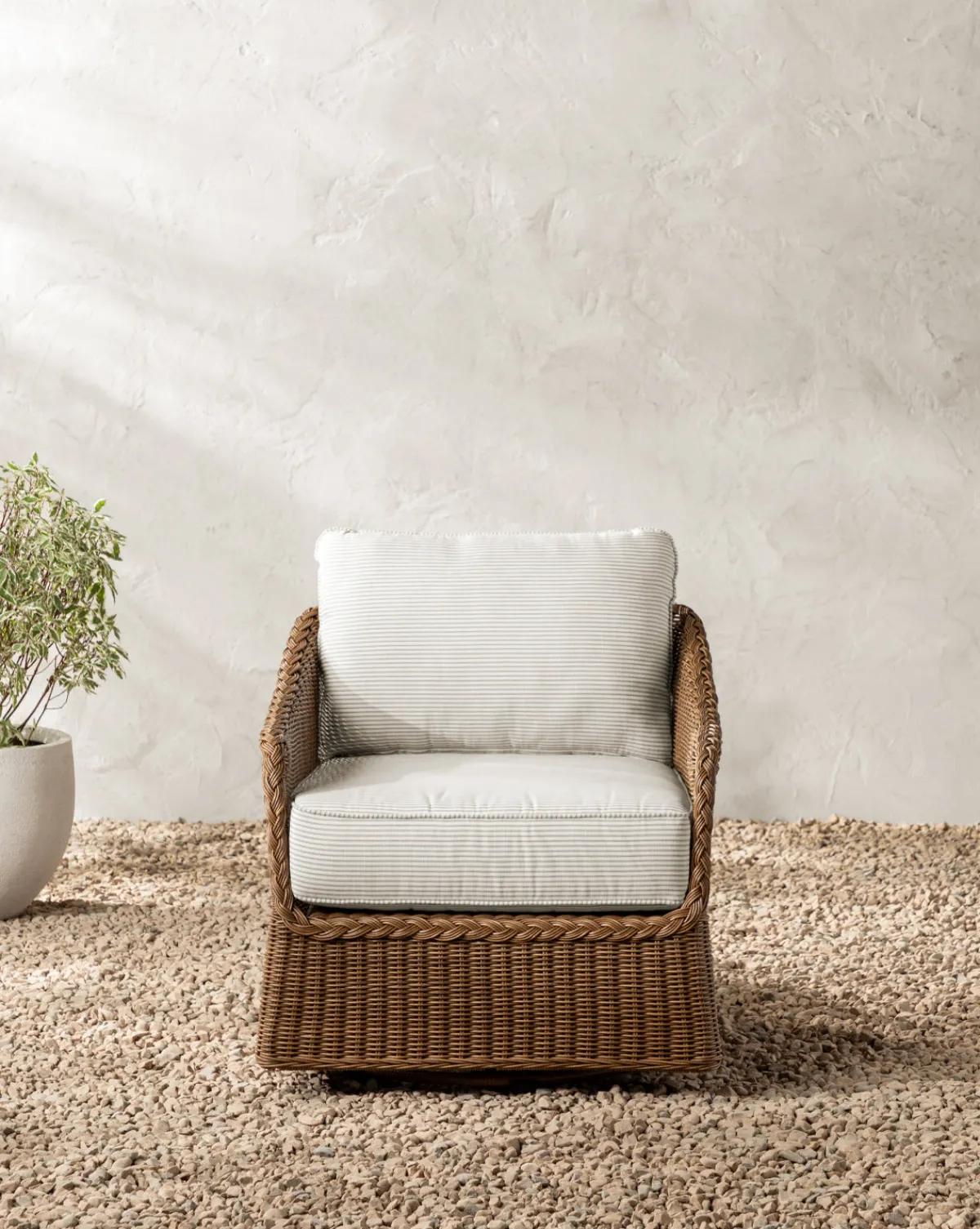 Haviland Outdoor Swivel Lounge Chair|Makerspalm Hot