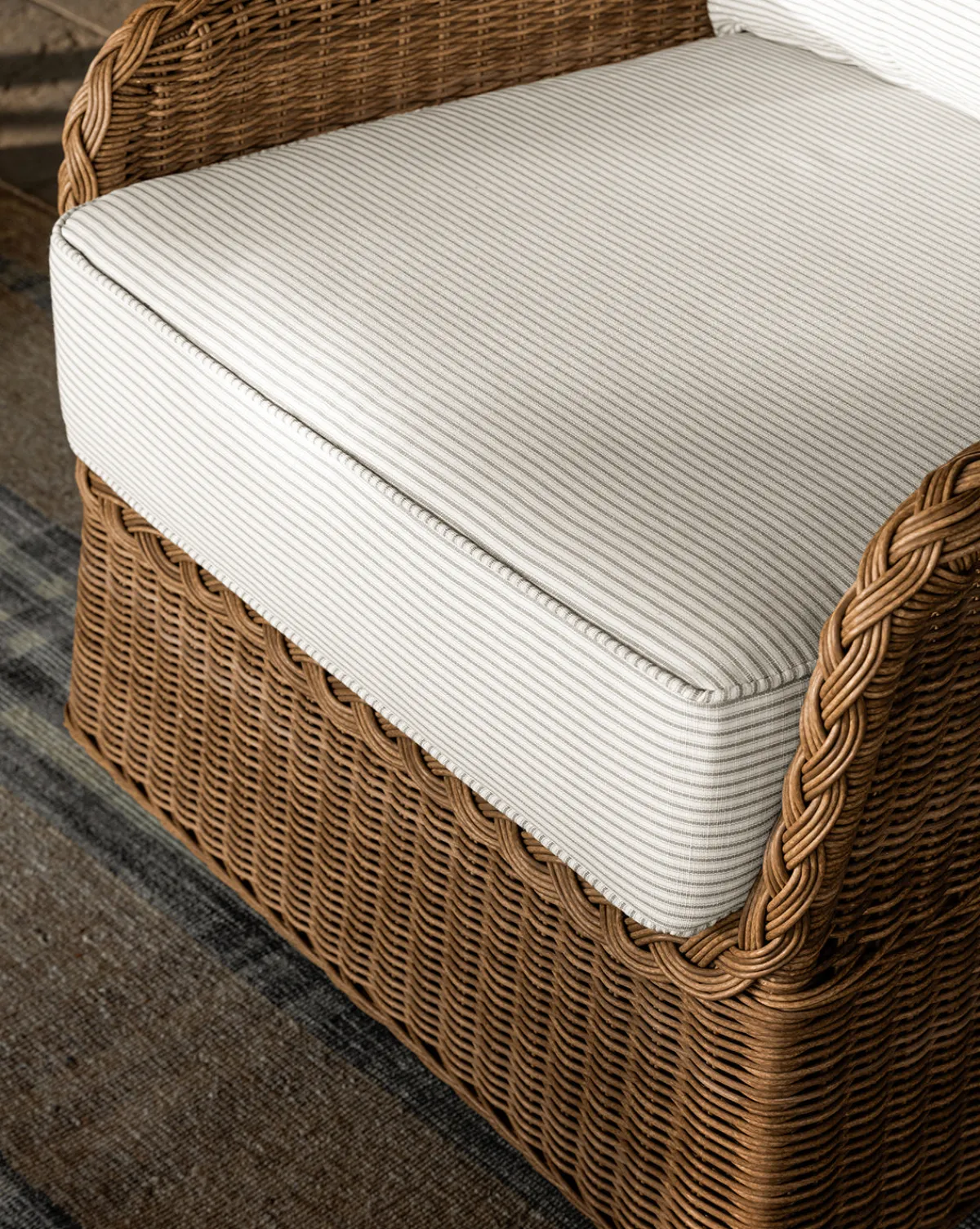 Haviland Outdoor Swivel Lounge Chair|Makerspalm Hot