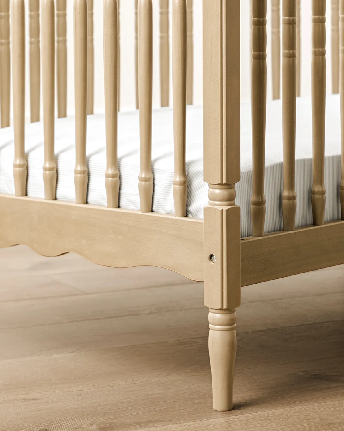 Liberty 3-in-1 Convertible Spindle Crib w/Toddler Bed Conversion Kit|Million Dollar Baby Hot