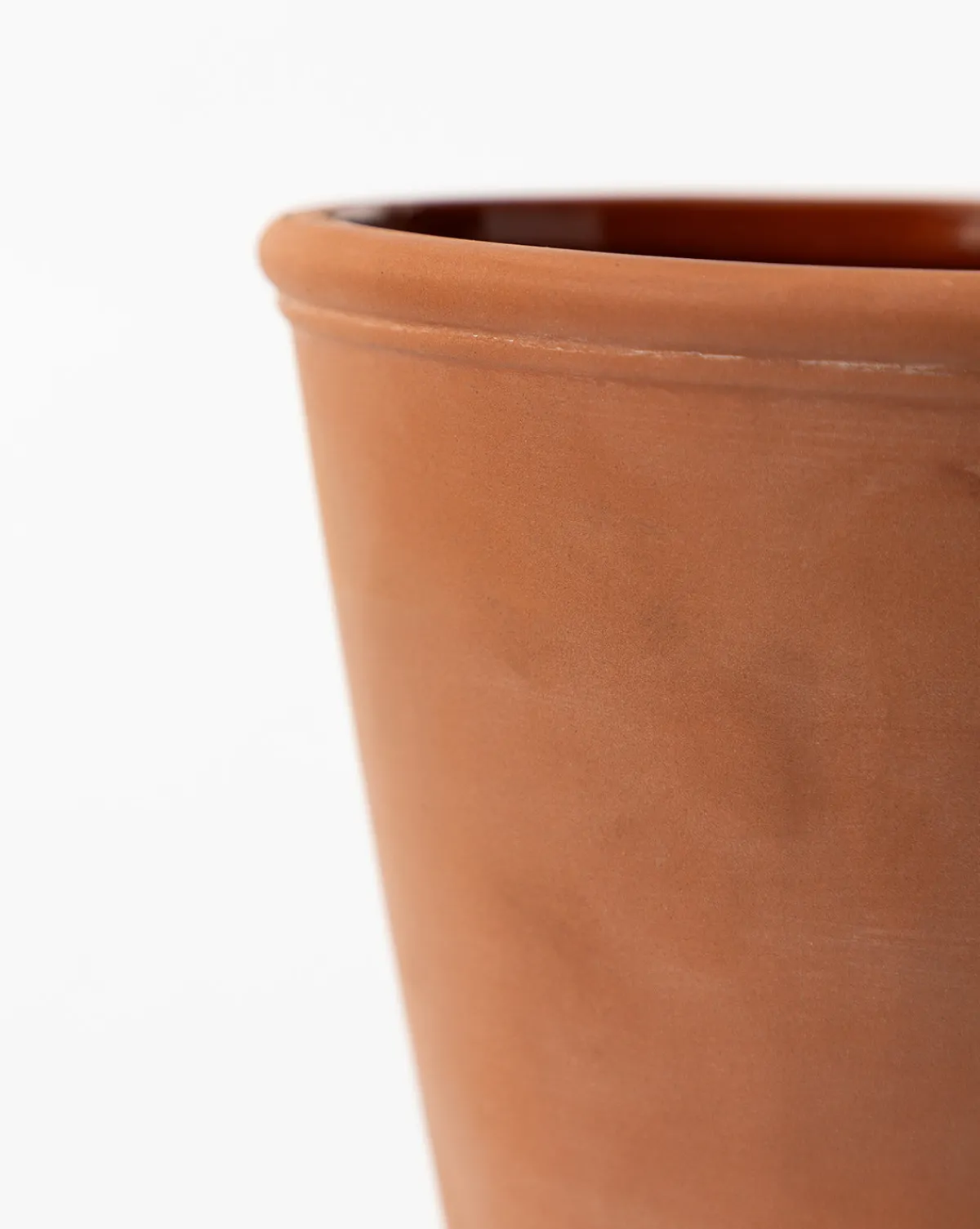 Lorenzo Terracotta Pot|UCP INTERNATIONAL COMPANY LIMITED