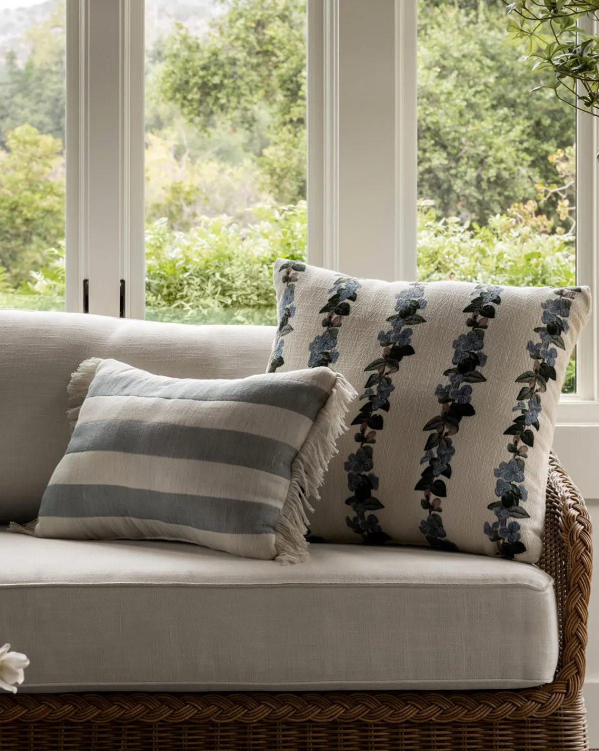 Malyn Indoor/Outdoor Pillow|ILA HOME FASHIONS Sale