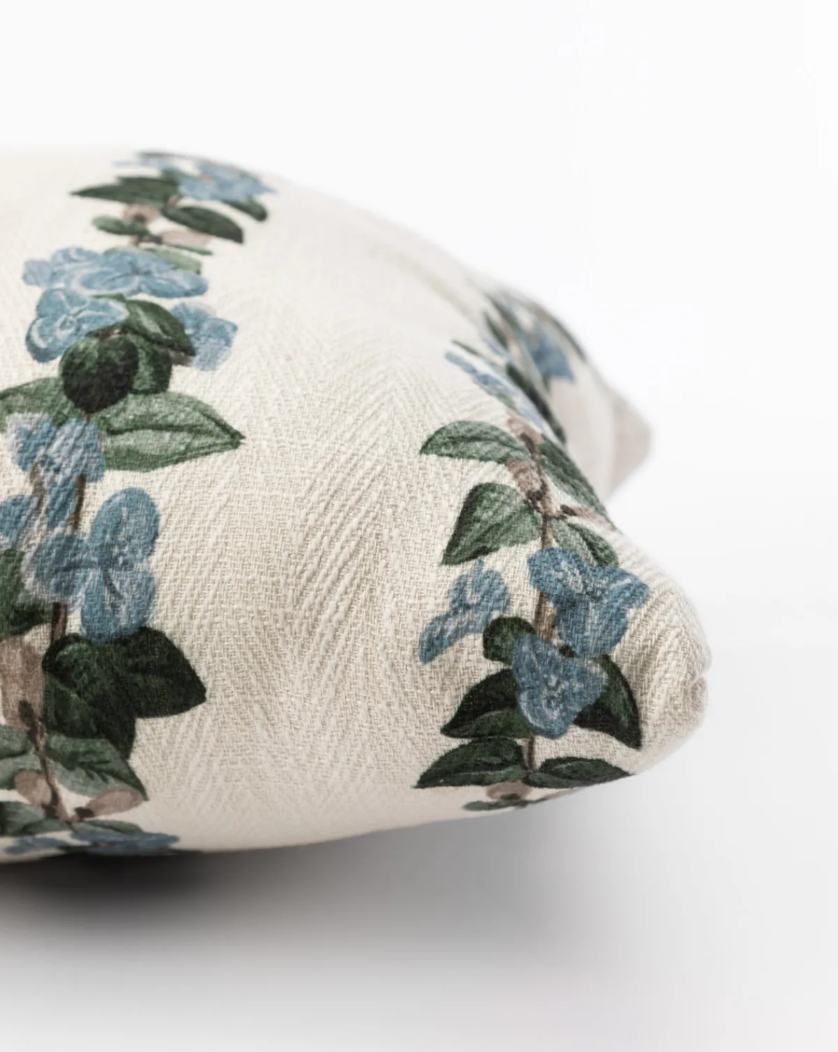Malyn Indoor/Outdoor Pillow|ILA HOME FASHIONS Sale