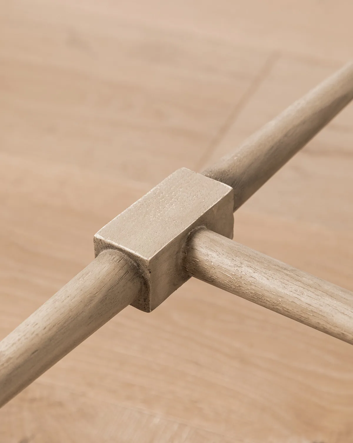 Tavin Side Table|Evergreen Sale