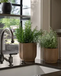 Trella Planter|Terra Cotta Art Works, Inc. Clearance