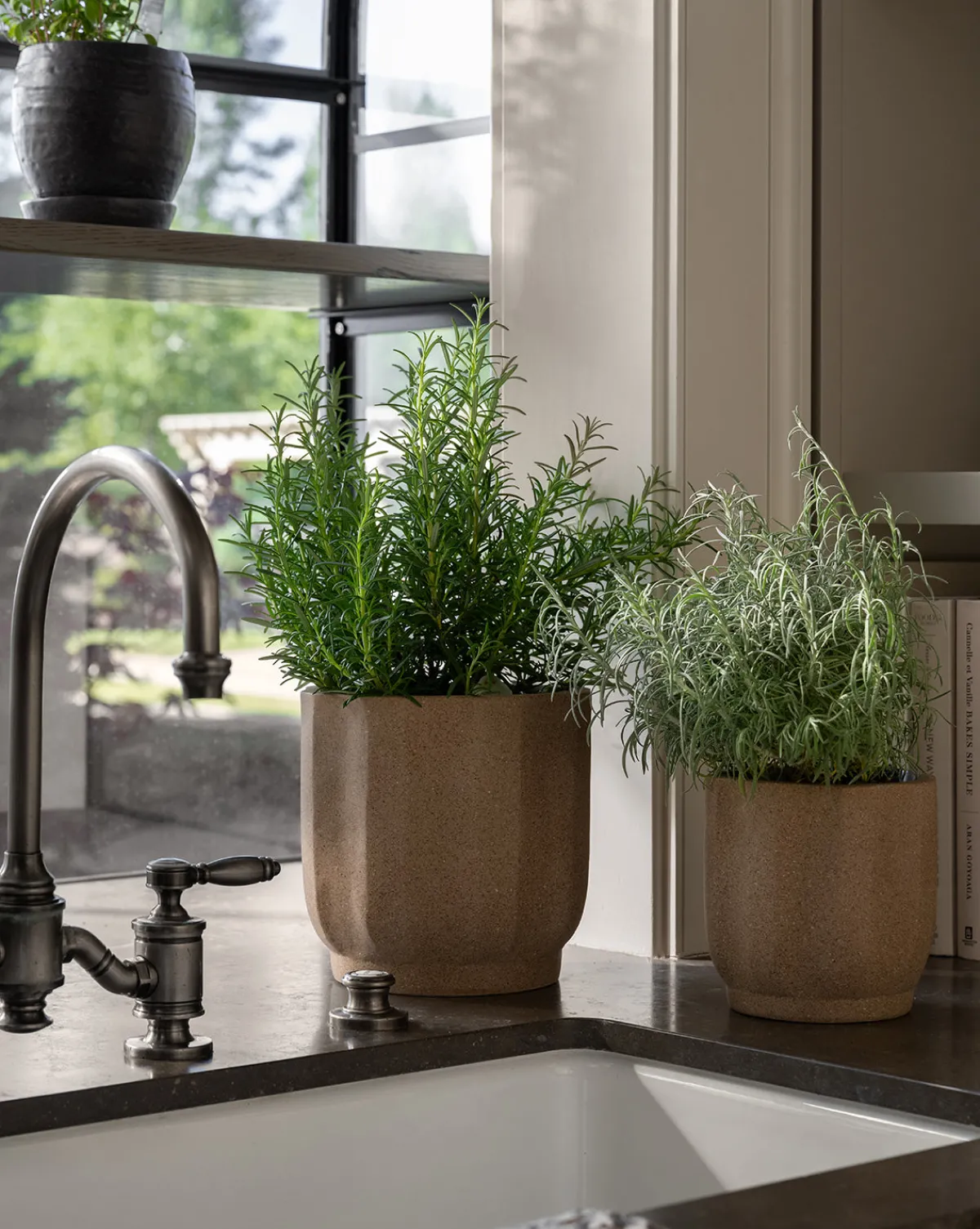 Trella Planter|Terra Cotta Art Works, Inc. Clearance